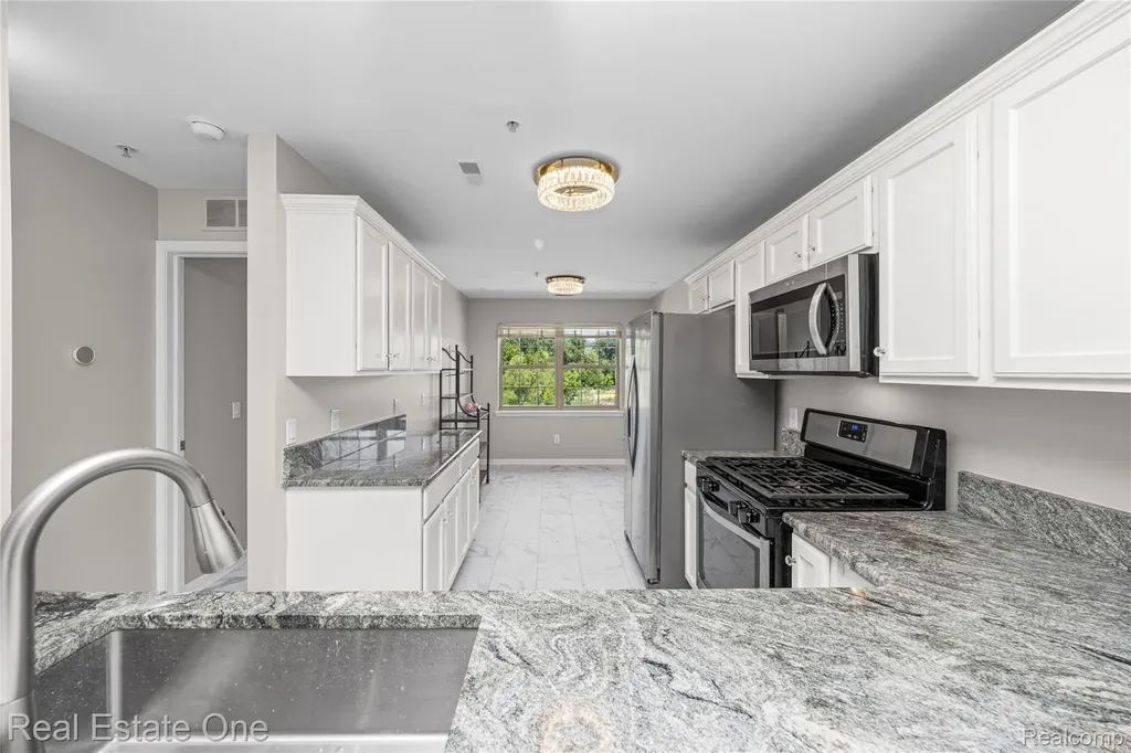 160 Sandy Lane Walled Lake City MI 48390
