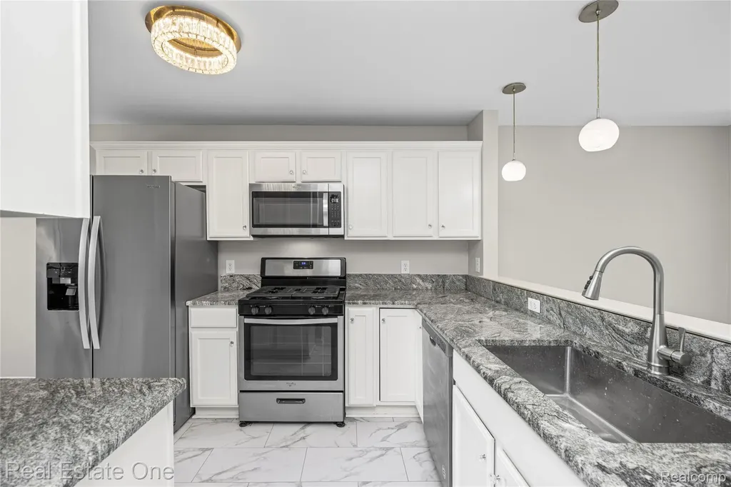 160 Sandy Lane Walled Lake City MI 48390