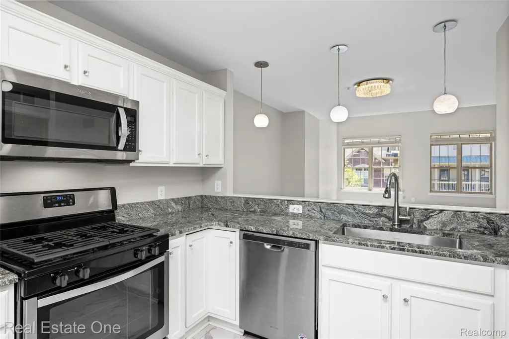 160 Sandy Lane Walled Lake City MI 48390