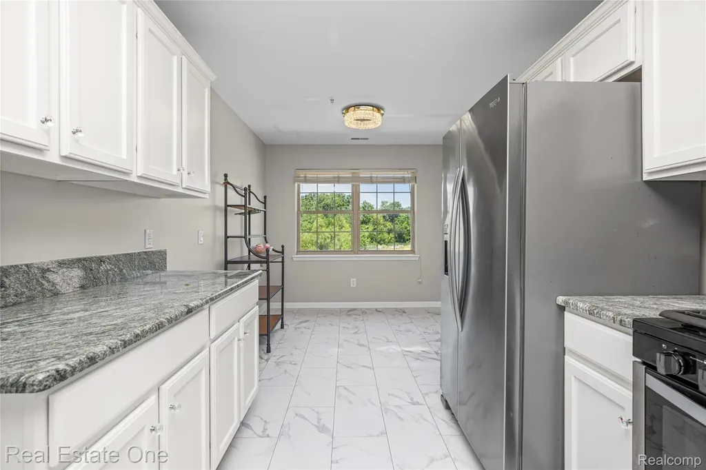 160 Sandy Lane Walled Lake City MI 48390