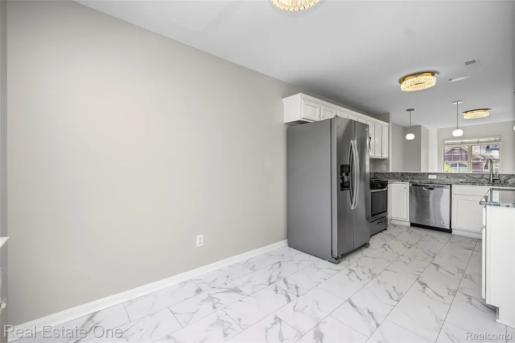 160 Sandy Lane Walled Lake City MI 48390