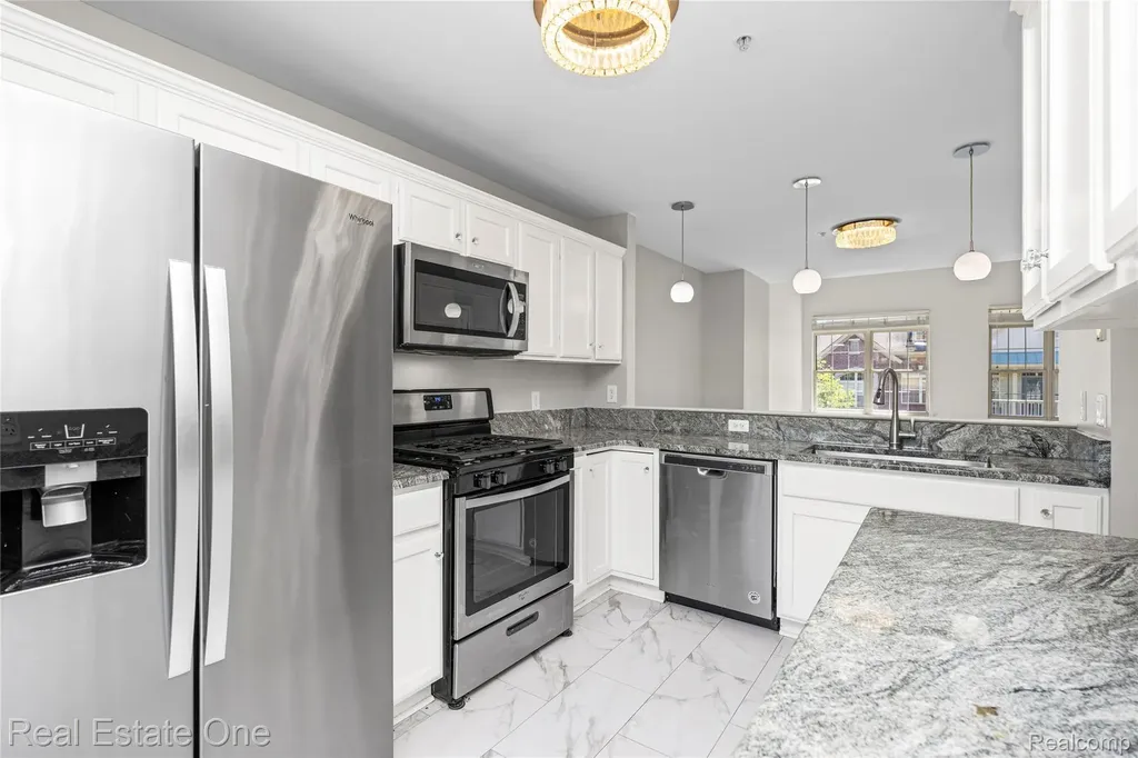 160 Sandy Lane Walled Lake City MI 48390