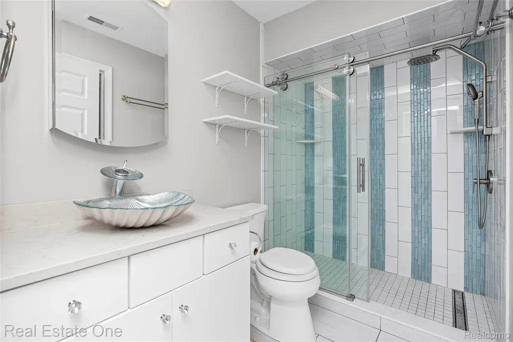 160 Sandy Lane Walled Lake City MI 48390