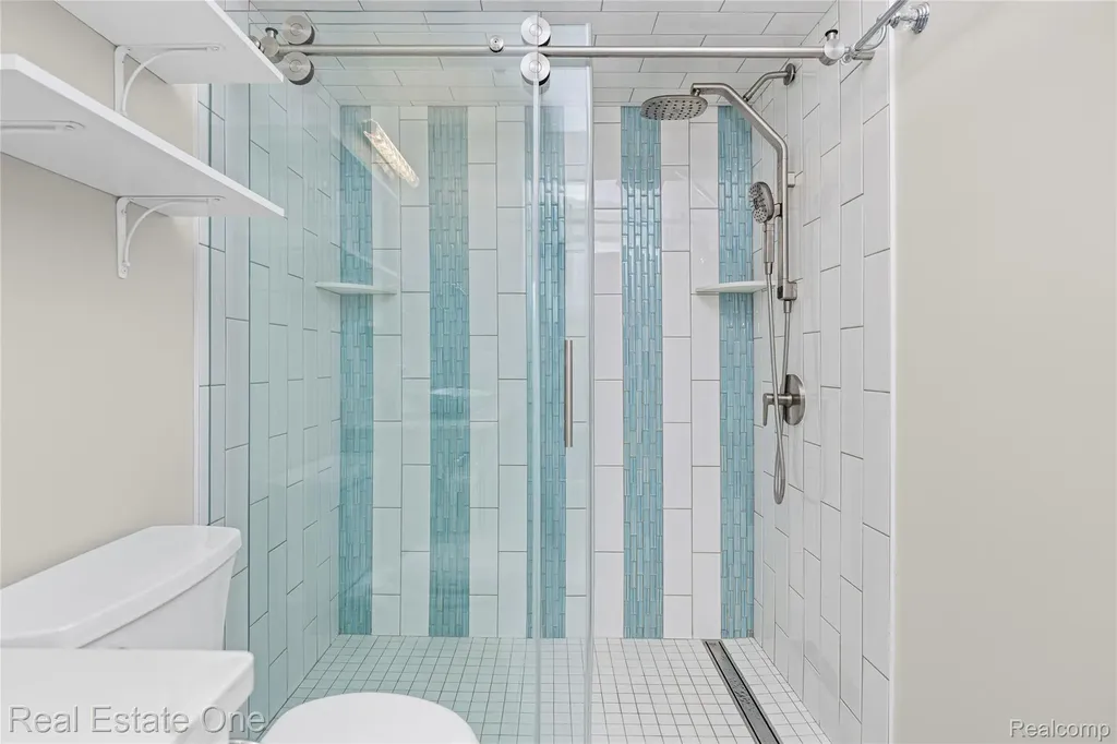160 Sandy Lane Walled Lake City MI 48390
