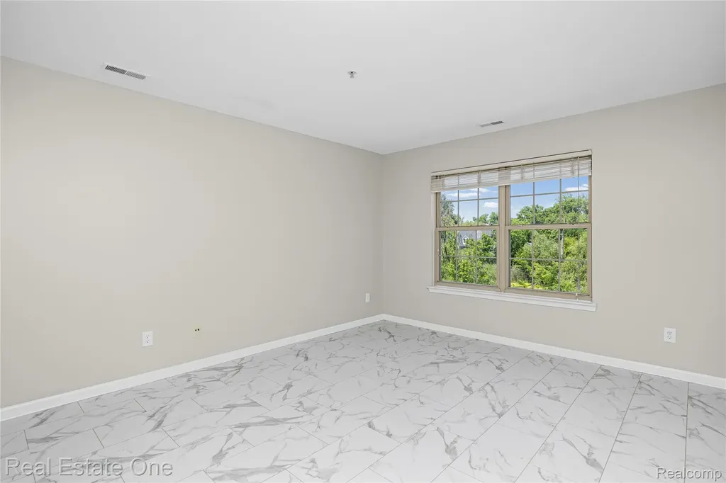 160 Sandy Lane Walled Lake City MI 48390