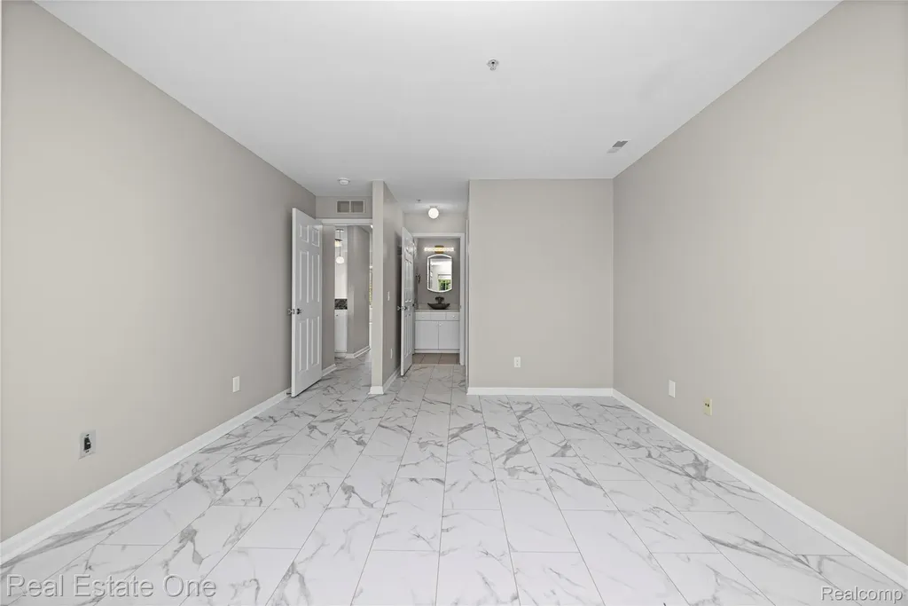 160 Sandy Lane Walled Lake City MI 48390