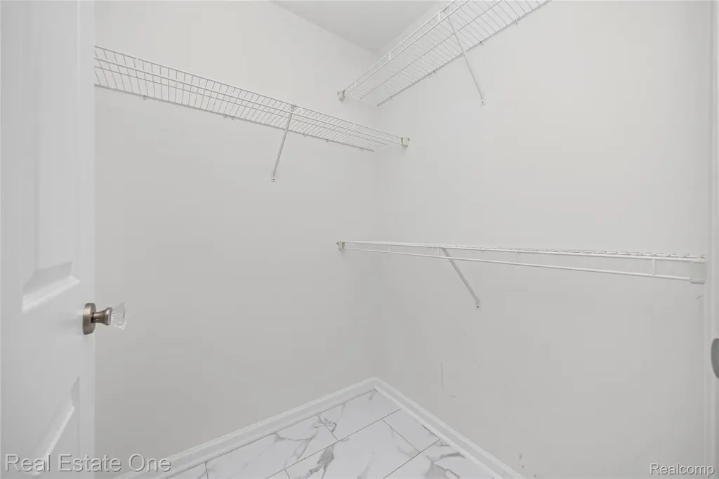160 Sandy Lane Walled Lake City MI 48390