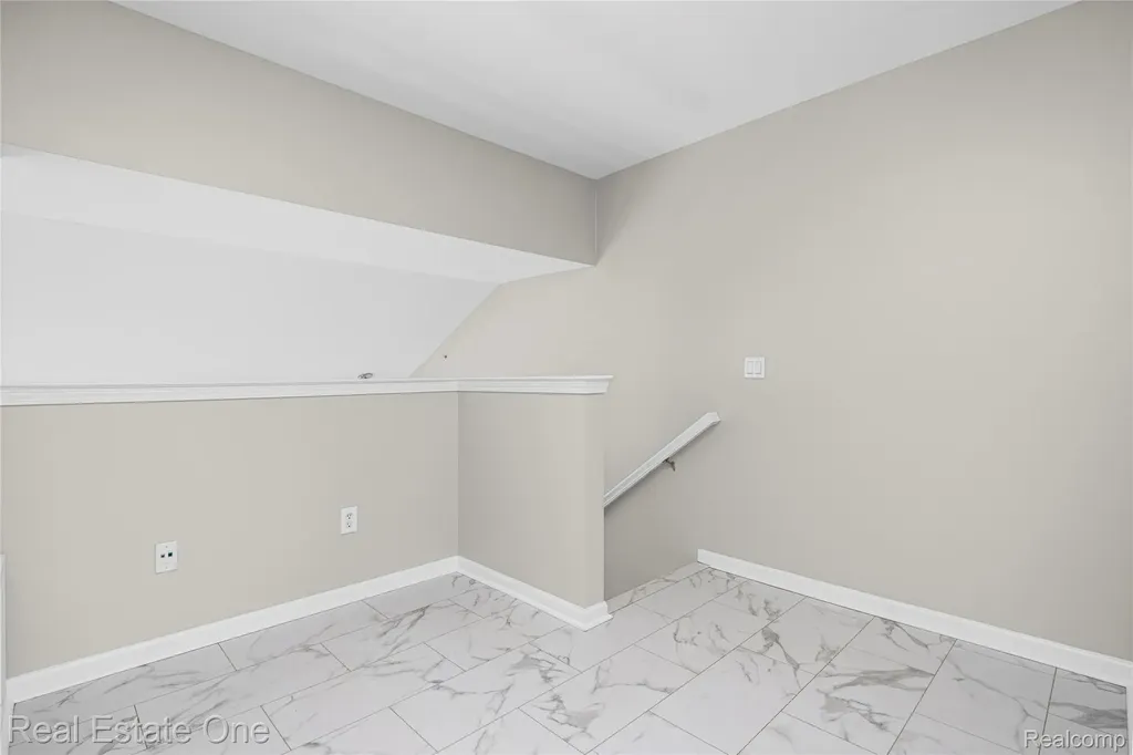 160 Sandy Lane Walled Lake City MI 48390