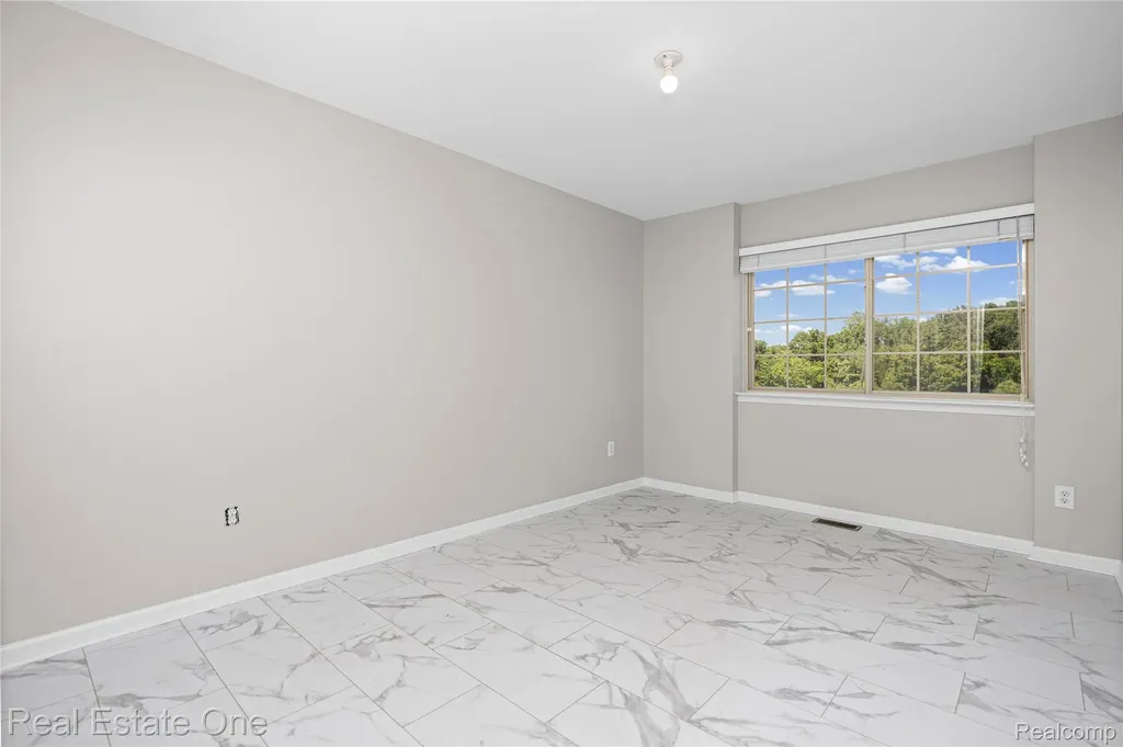 160 Sandy Lane Walled Lake City MI 48390