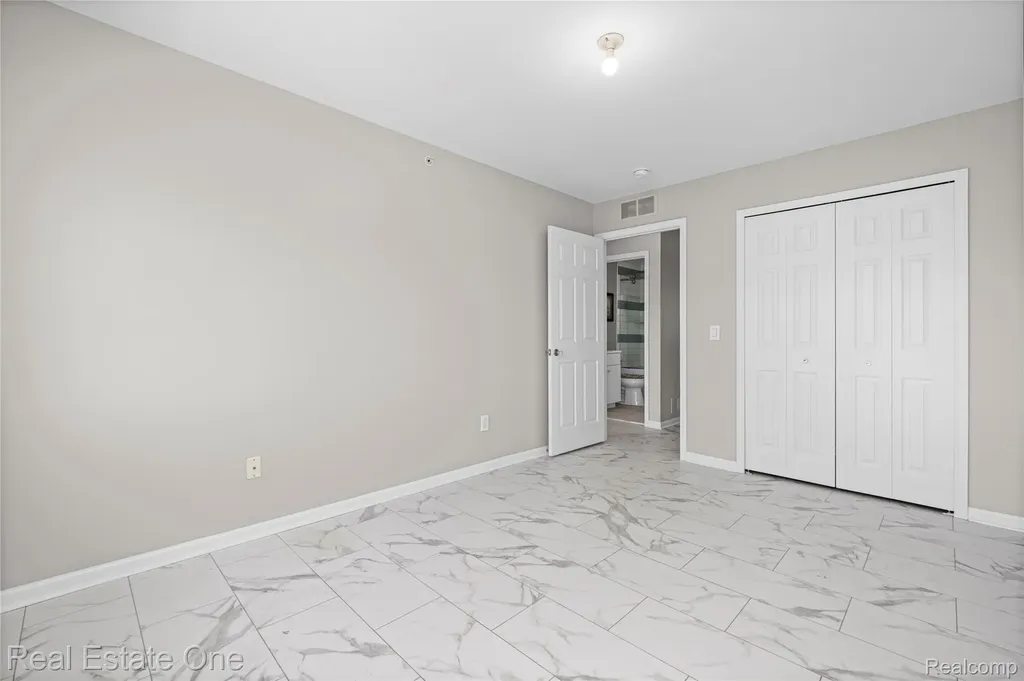 160 Sandy Lane Walled Lake City MI 48390