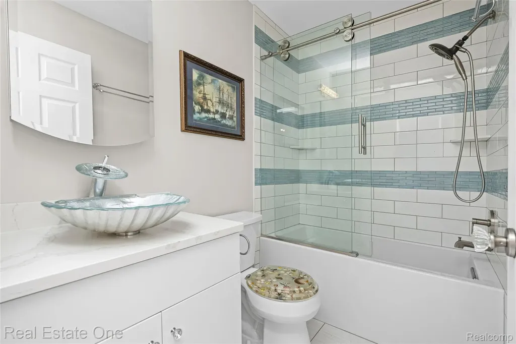 160 Sandy Lane Walled Lake City MI 48390