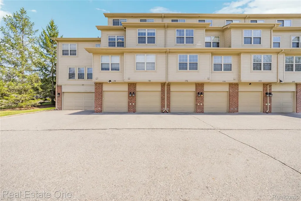 160 Sandy Lane Walled Lake City MI 48390