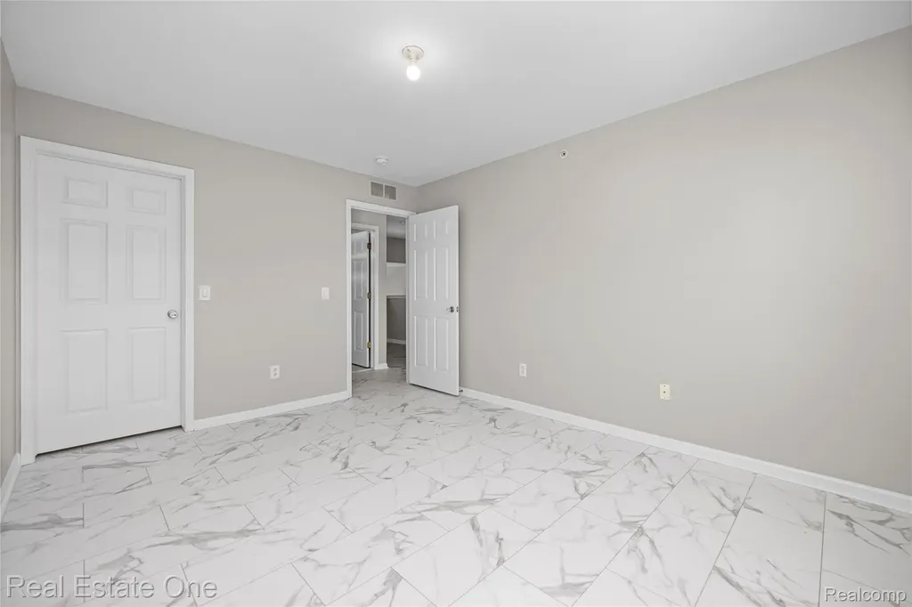 160 Sandy Lane Walled Lake City MI 48390