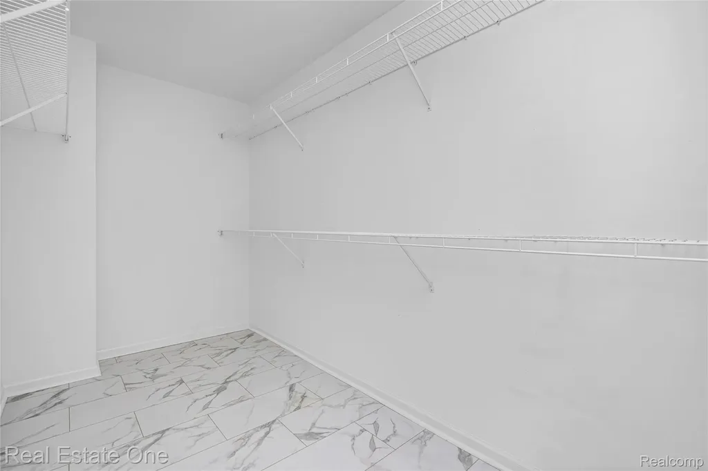 160 Sandy Lane Walled Lake City MI 48390