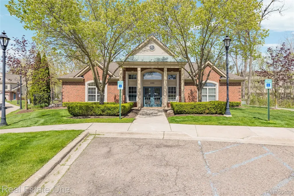 160 Sandy Lane Walled Lake City MI 48390