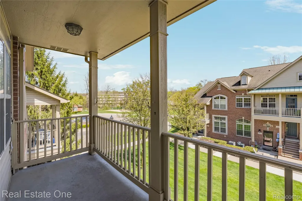 160 Sandy Lane Walled Lake City MI 48390