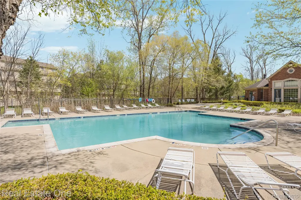 160 Sandy Lane Walled Lake City MI 48390