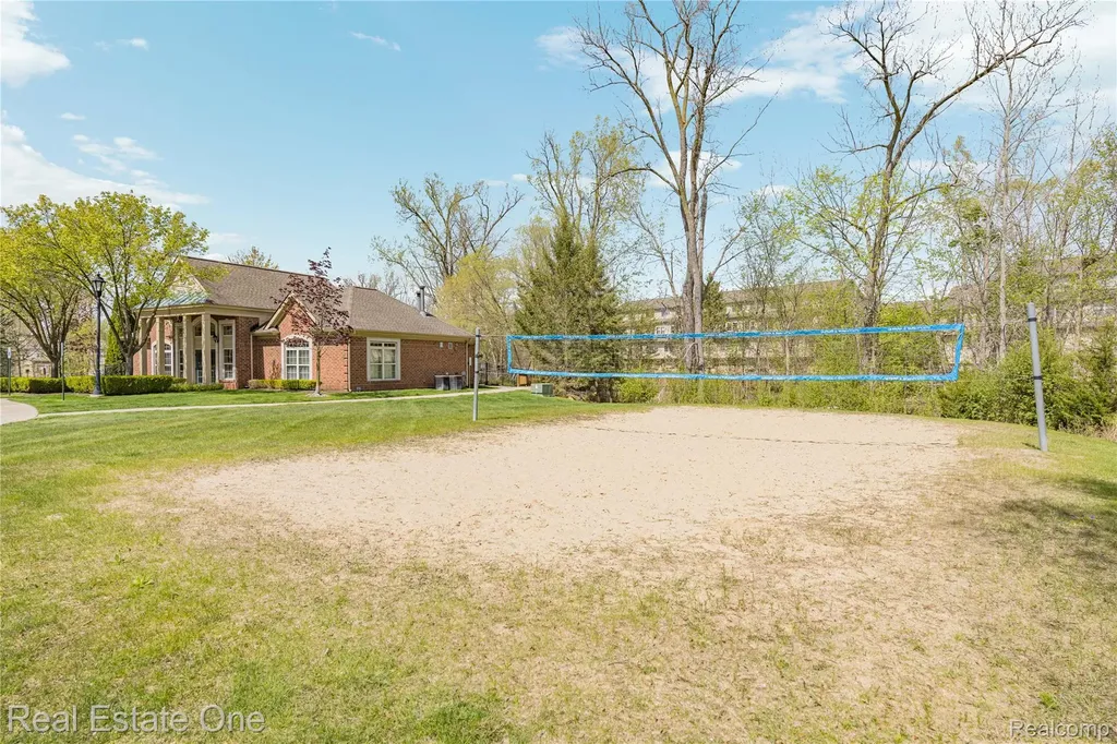 160 Sandy Lane Walled Lake City MI 48390