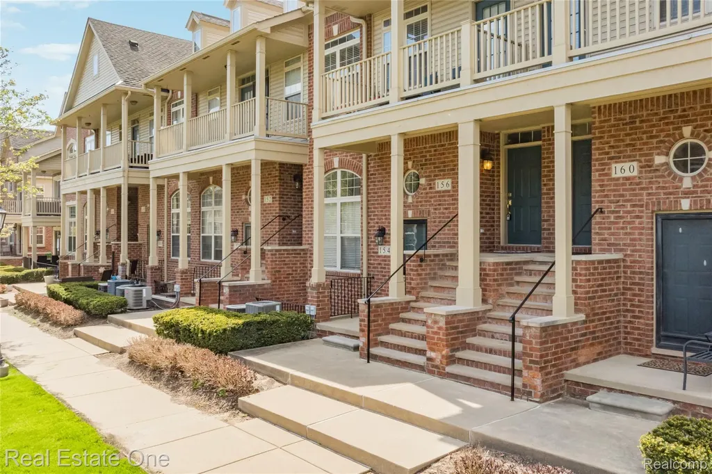 160 Sandy Lane Walled Lake City MI 48390