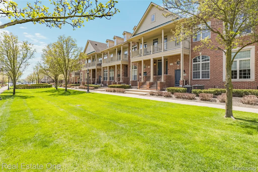160 Sandy Lane Walled Lake City MI 48390