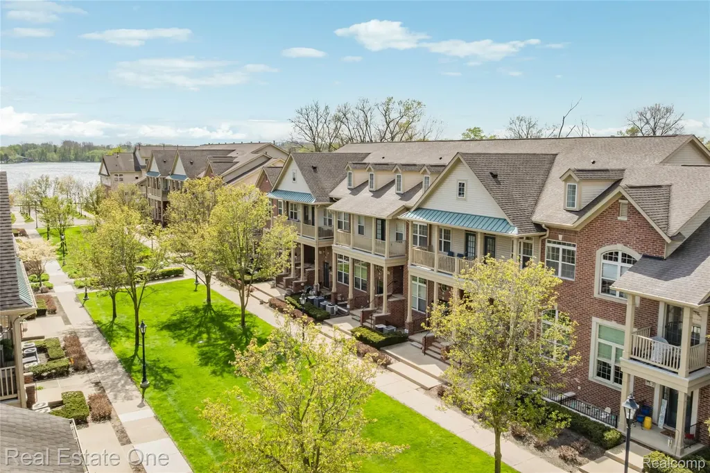 160 Sandy Lane Walled Lake City MI 48390