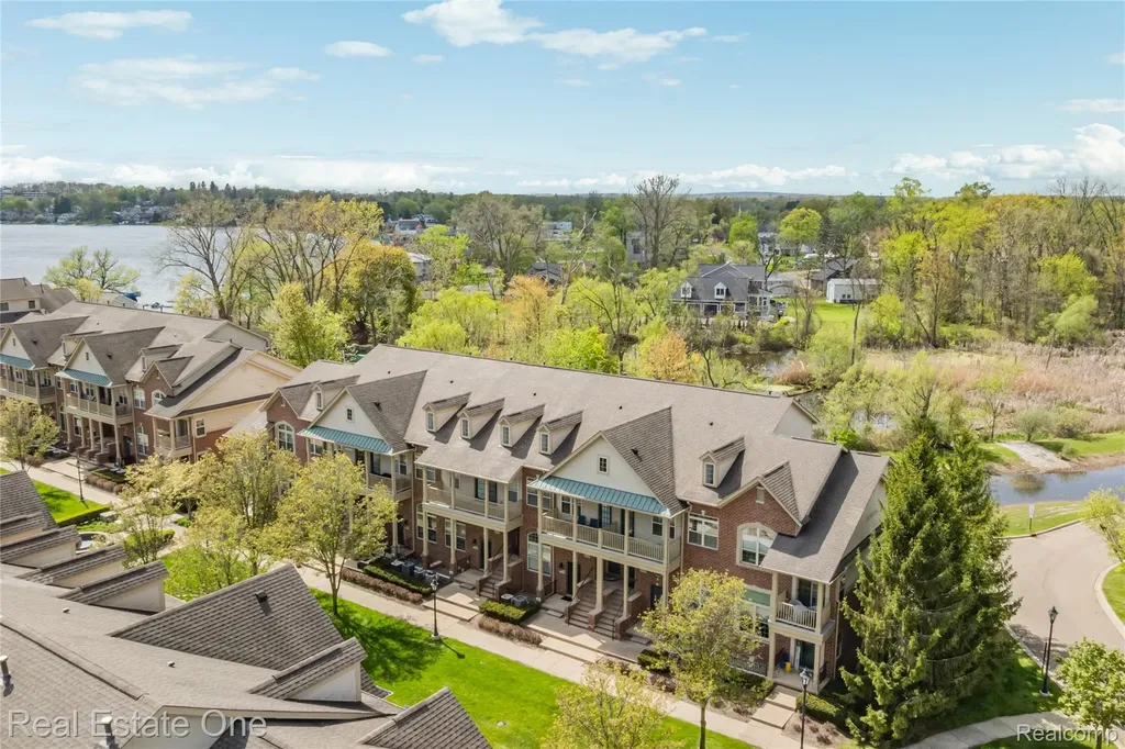160 Sandy Lane Walled Lake City MI 48390