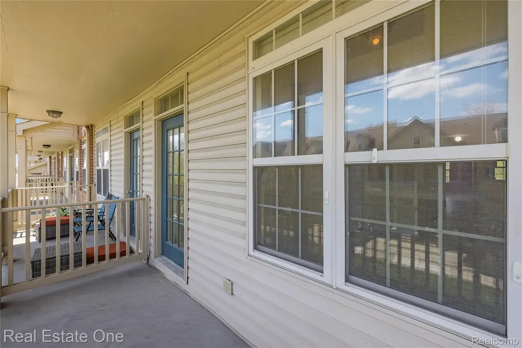 160 Sandy Lane Walled Lake City MI 48390