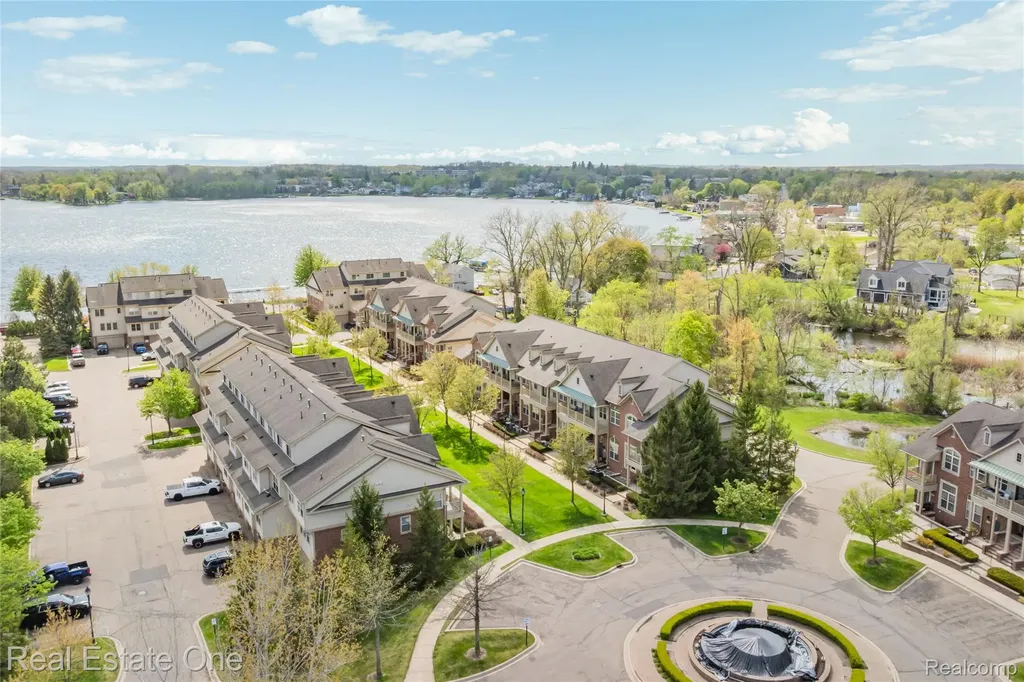 160 Sandy Lane Walled Lake City MI 48390