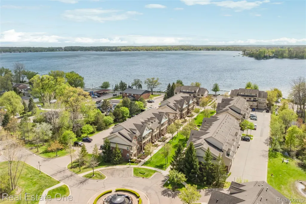 160 Sandy Lane Walled Lake City MI 48390