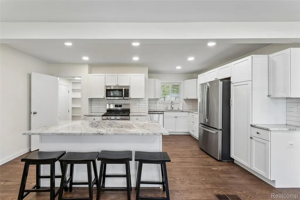 6333 N Beck Road Canton Charter Township MI 48187