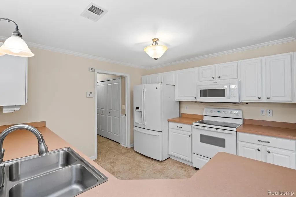 4130 Hampton Ridge Boulevard Genoa Township MI 48843