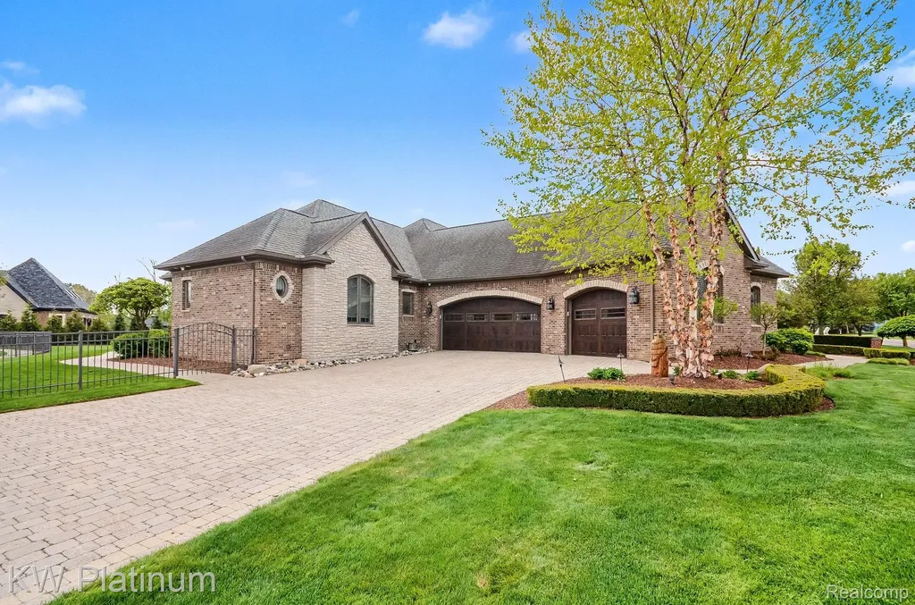 36270 Vita Bella Drive Clinton Charter Township MI 48035