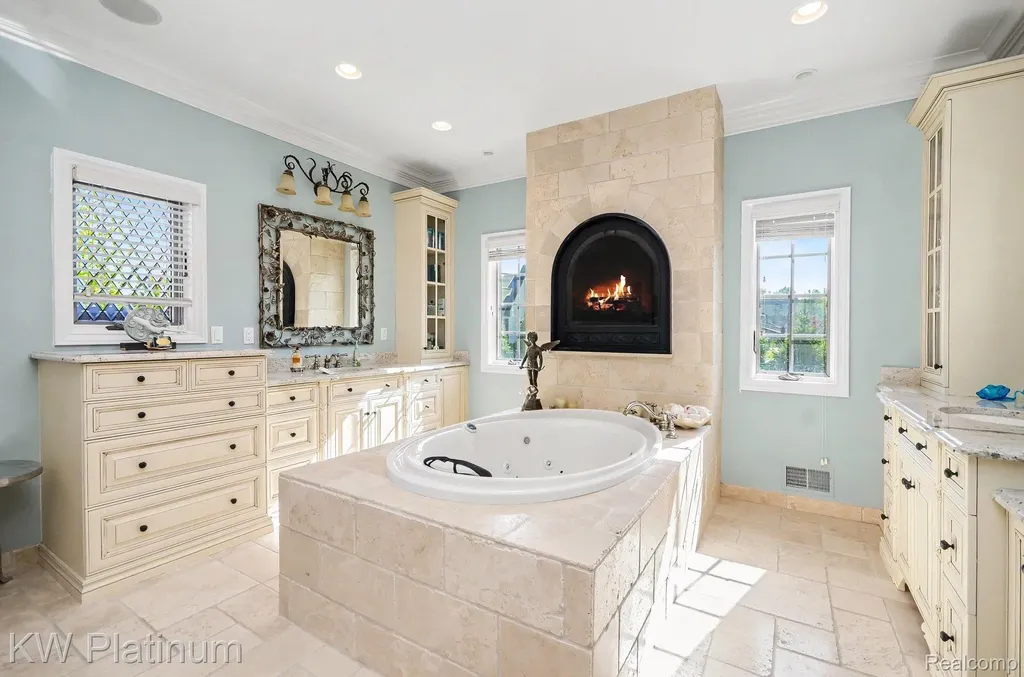 36270 Vita Bella Drive Clinton Charter Township MI 48035