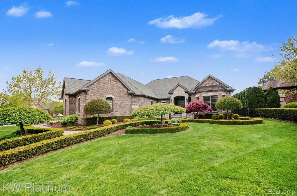 36270 Vita Bella Drive Clinton Charter Township MI 48035