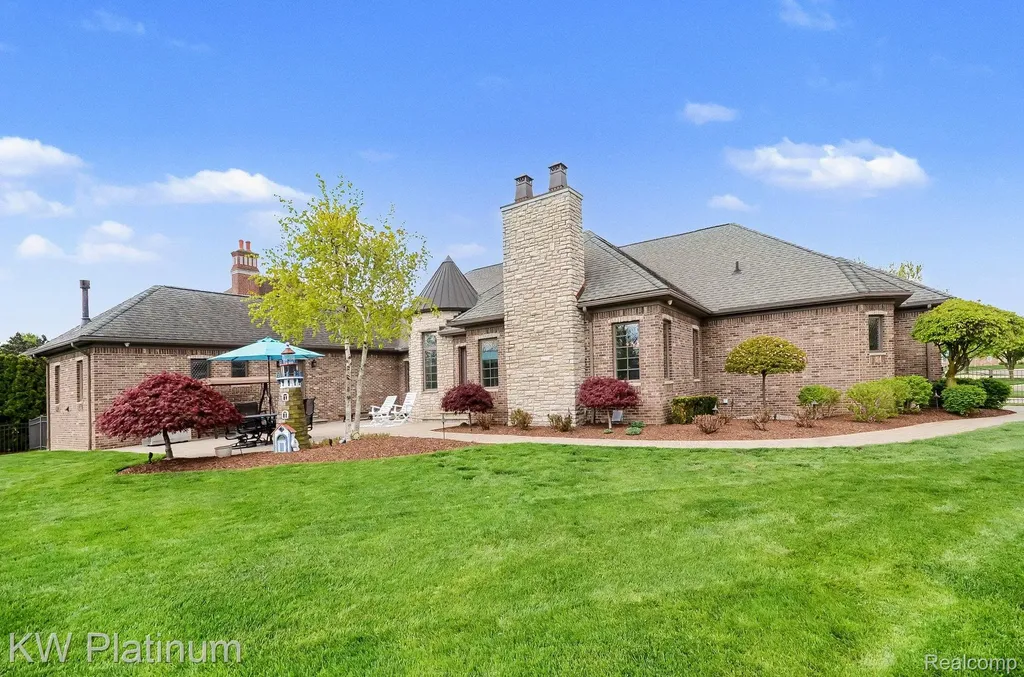 36270 Vita Bella Drive Clinton Charter Township MI 48035