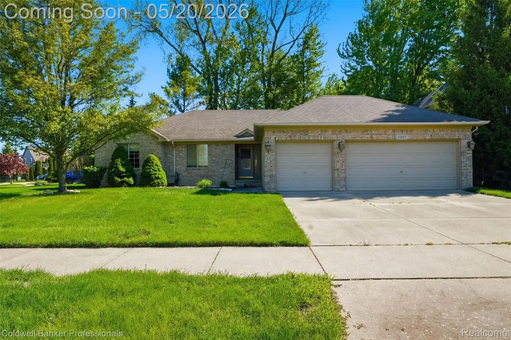 21527 N Tangel Drive E Macomb Township MI 48044