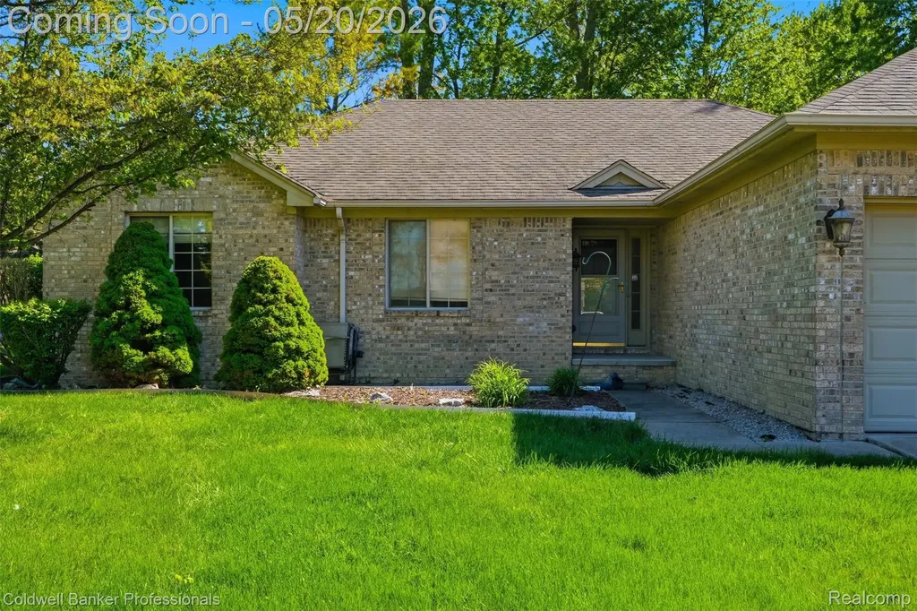 21527 N Tangel Drive E Macomb Township MI 48044