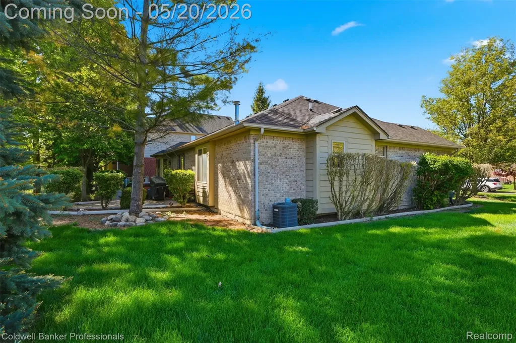 21527 N Tangel Drive E Macomb Township MI 48044