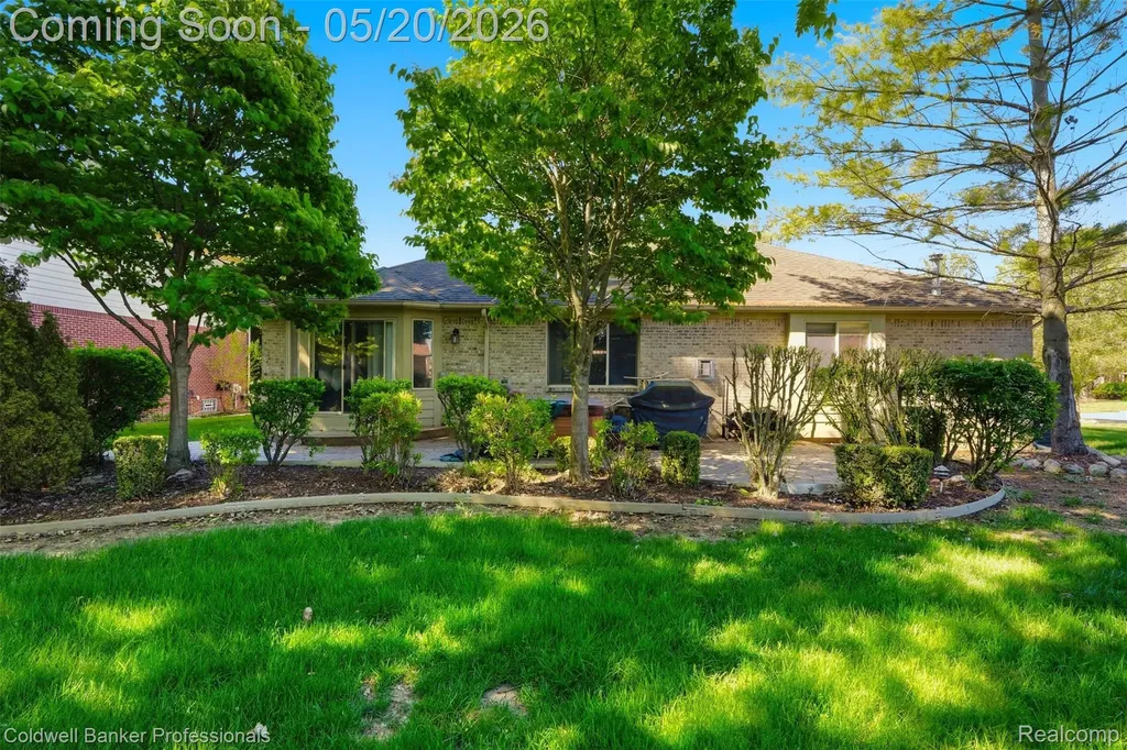 21527 N Tangel Drive E Macomb Township MI 48044