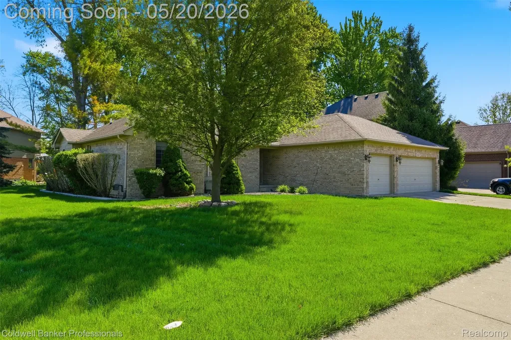 21527 N Tangel Drive E Macomb Township MI 48044
