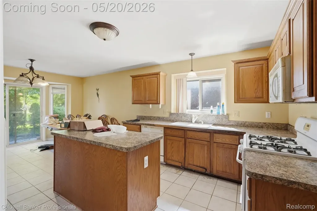 21527 N Tangel Drive E Macomb Township MI 48044