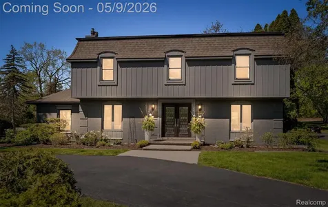 25080 Glynholm Court Bloomfield Charter Township MI 48301
