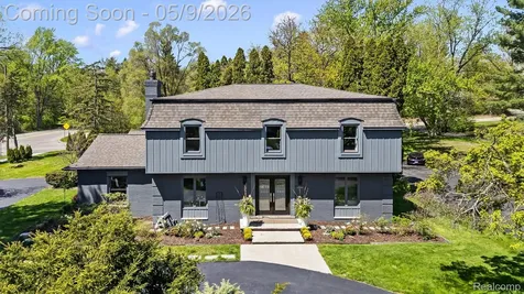 25080 Glynholm Court Bloomfield Charter Township MI 48301