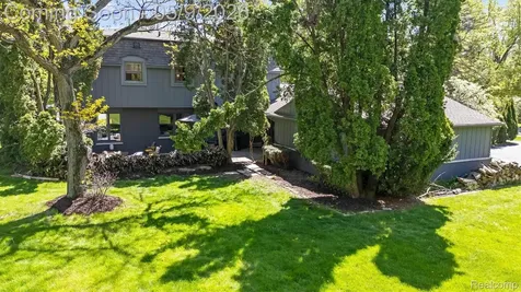 25080 Glynholm Court Bloomfield Charter Township MI 48301