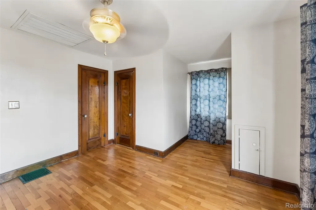 317 E Grand River Avenue Fowlerville Village MI 48836