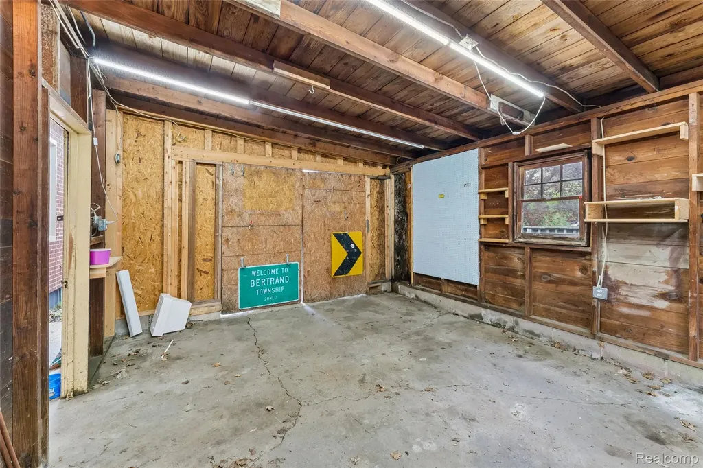 317 E Grand River Avenue Fowlerville Village MI 48836