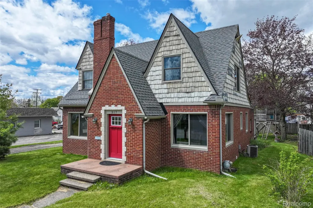 317 E Grand River Avenue Fowlerville Village MI 48836