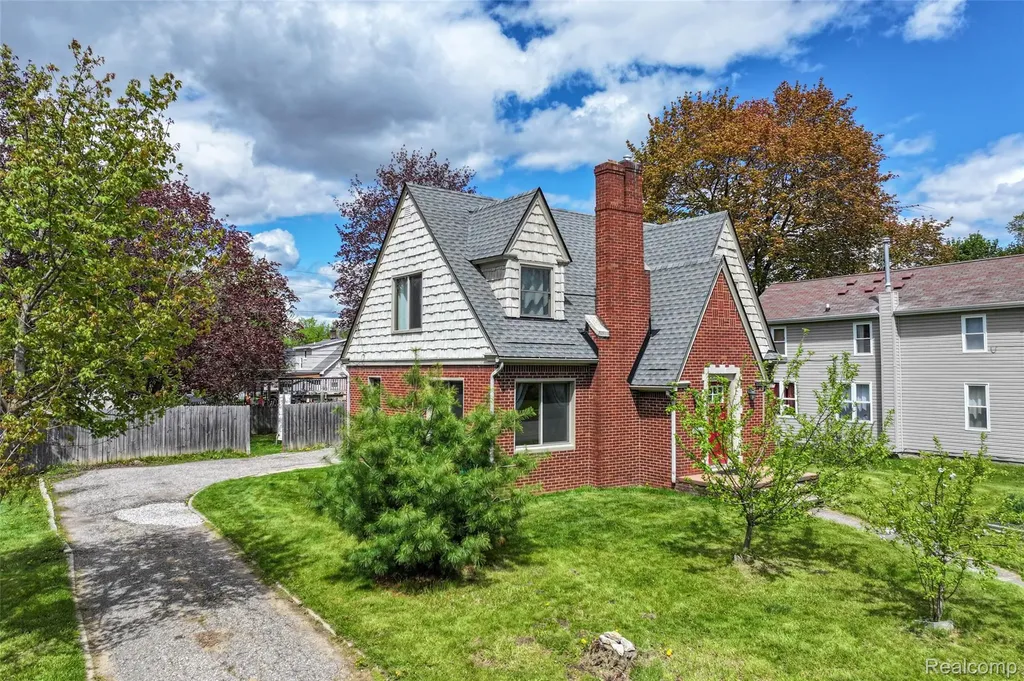 317 E Grand River Avenue Fowlerville Village MI 48836