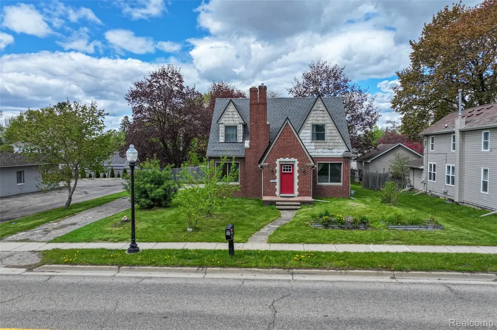317 E Grand River Avenue Fowlerville Village MI 48836