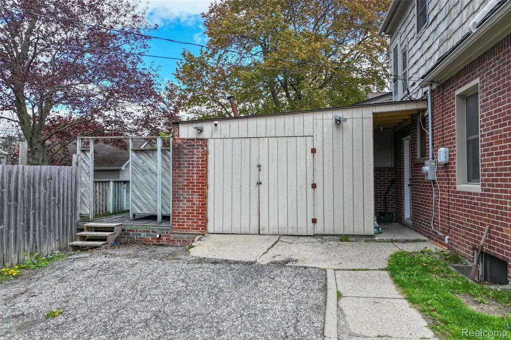 317 E Grand River Avenue Fowlerville Village MI 48836